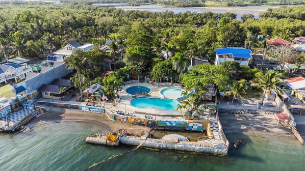 私人海灘、免費海灘小屋、遮陽傘、海灘酒吧