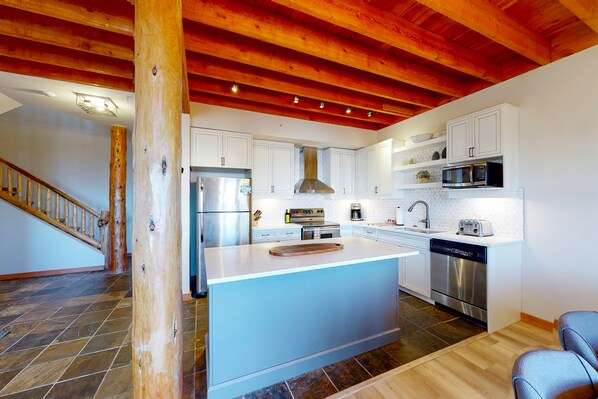 冰箱、微波炉、烤箱、炉灶