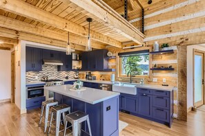 Fridge, microwave, oven, stovetop - Lake Front! Mtn/Lake Views,HotTub,Gas FirePit,Walking Trail to town & shopping (Estes Park)