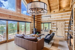 Smart TV, fireplace, books, printers - Lake Front! Mtn/Lake Views,HotTub,Gas FirePit,Walking Trail to town & shopping (Estes Park)