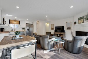 Interior - South Ridge G-02 | 2 Bed, 2 Bath (Newry)