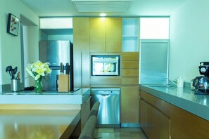 Fridge, microwave, stovetop, coffee/tea maker