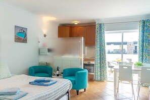 Bügeleisen/Bügelbrett, Internetzugang, Bettwäsche