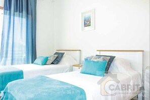 2 bedrooms, iron/ironing board, internet, bed sheets