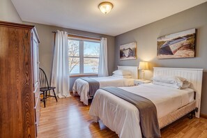 5 Schlafzimmer, Bügeleisen/Bügelbrett, kostenloses WLAN, Bettwäsche