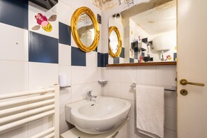 Apartment | Bathroom
