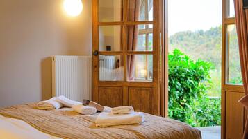 Suite Studio Design, baignoire à jets | Draps en coton égyptien, literie de qualité supérieure