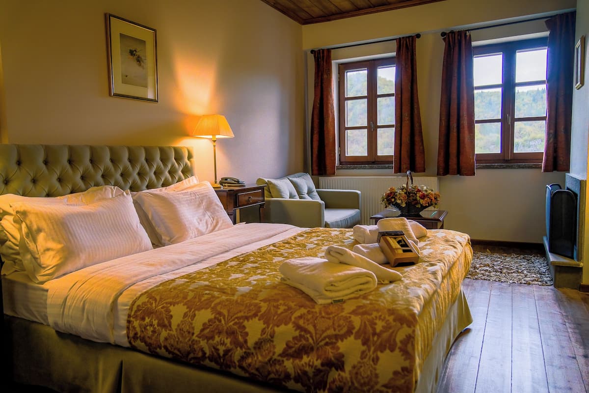 Junior suite, uitzicht op bergen | 1 slaapkamer, lakens van Egyptisch katoen, luxe beddengoed