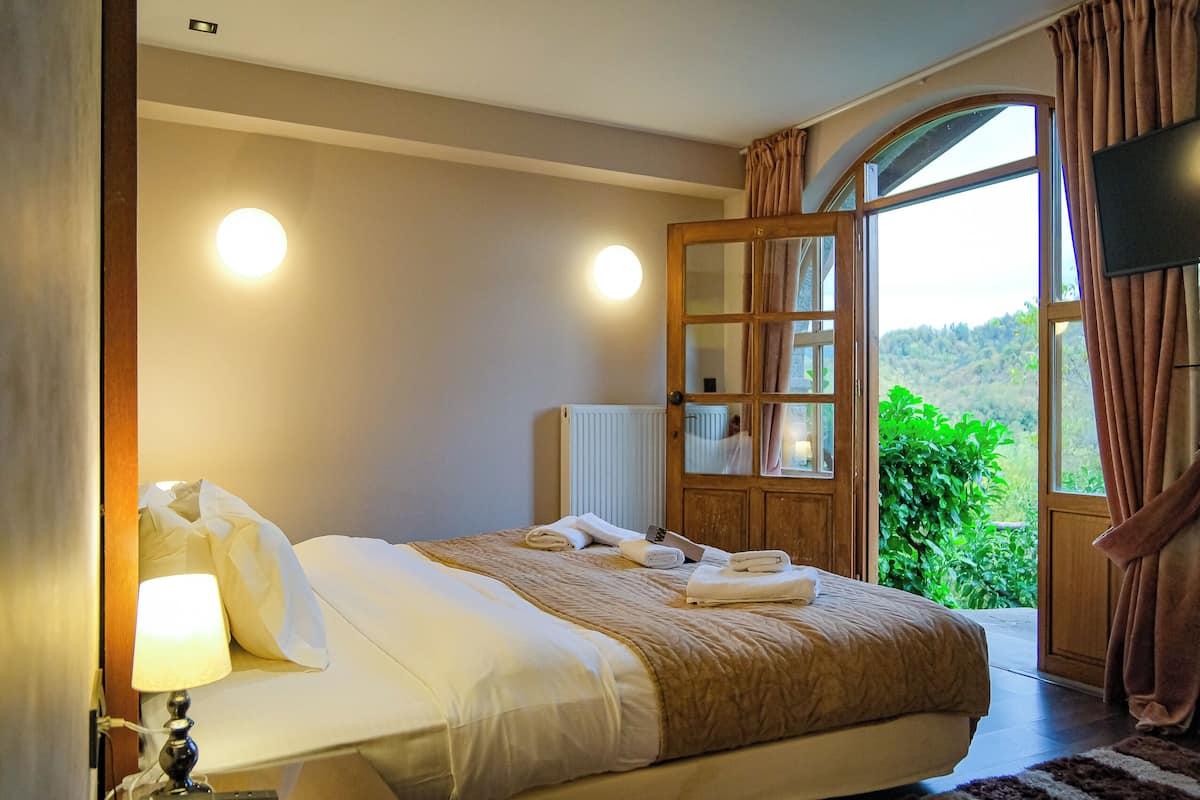 Design studio suite, bubbelbad | 1 slaapkamer, lakens van Egyptisch katoen, luxe beddengoed