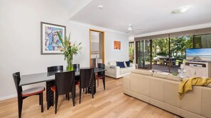 Téléviseur connecté, jeux vidéo, livres