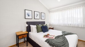 4 Schlafzimmer, Bügeleisen/Bügelbrett, Reisekinderbett, WLAN