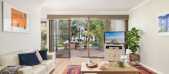 Sunset at The Moorings - ocean views, kayak, games retreat, walk to beaches & marina dining!