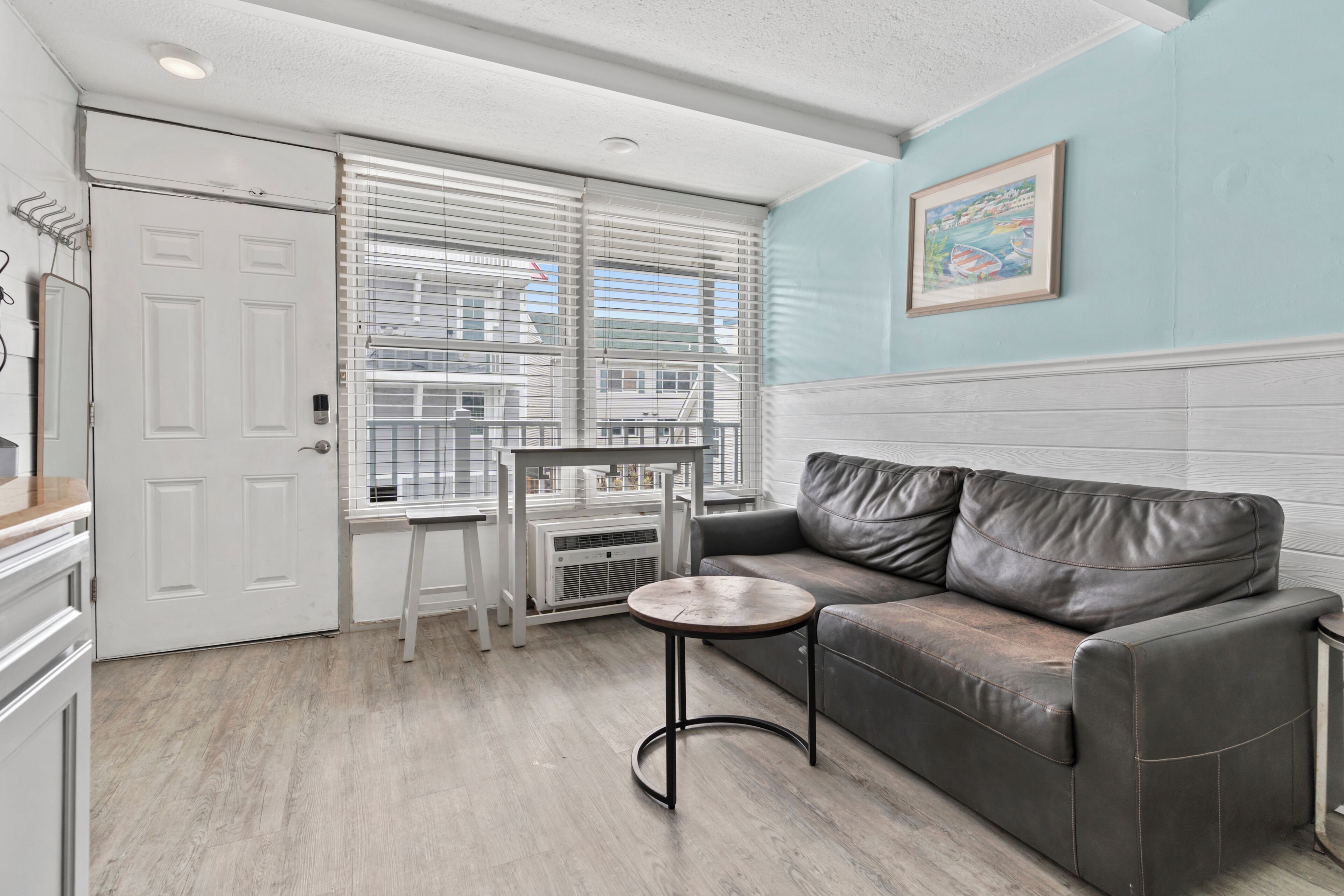 Smart TV, fireplace, offices