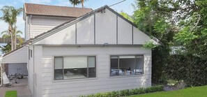 Exterior - Paradise Palms - Sandy Bottom Lakefront w/ Jetty! (Mannering Park)