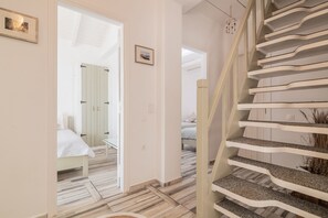 3 bedrooms, travel crib, WiFi, bed sheets