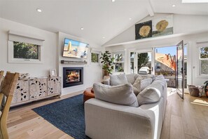 Smart TV, fireplace, ping pong