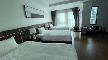 Artículos del minibar gratis, escritorio y wifi gratis