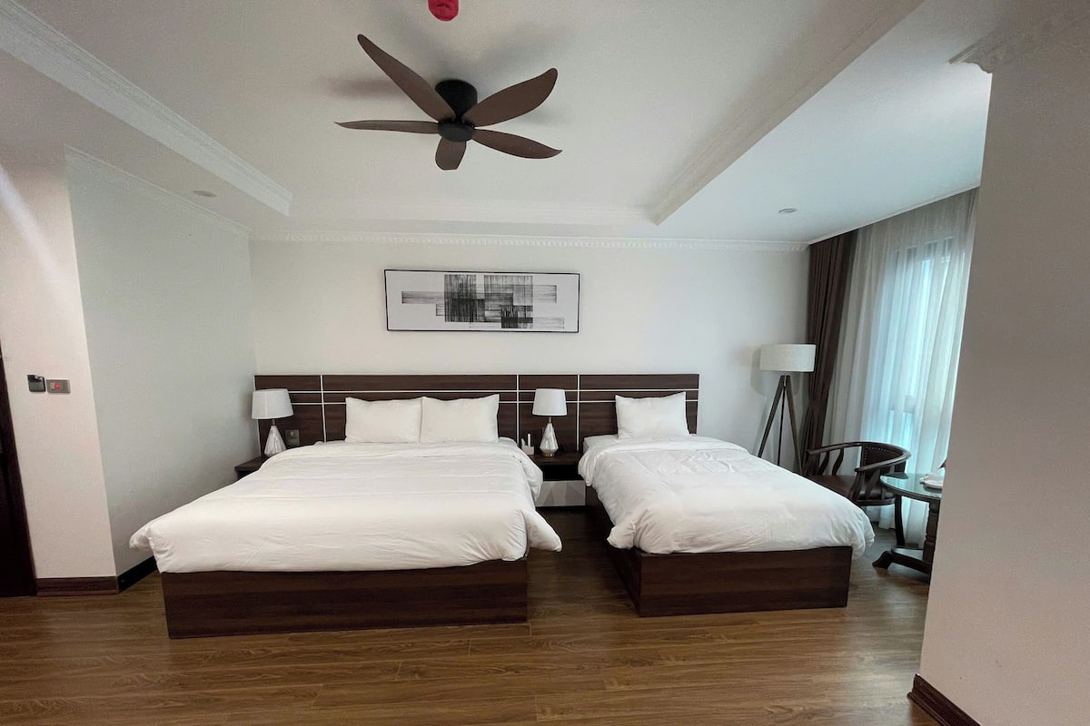 Family Triple Room | Item bar mini percuma, meja, Wi-fi percuma 