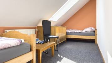 2 makuuhuonetta, silitysrauta/-lauta, vauvan matkasänky, ilmainen Wi-Fi