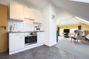 冷蔵庫、電子レンジ、コンロ、食器洗い機