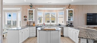 5BR/5BA Home - Oceanfront, VIEWS & MORE VIEWS, POOL, SPA, Sleeps 10