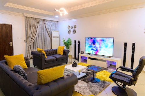 Luxury 4 Bedrooms Holiday Home 24Hrs/Wi-fI/Securit