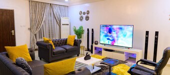 Luxury 4 Bedrooms Holiday Home 24Hrs/Wi-fI/Securit