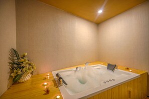 Espace de soins pour les couples, sauna, bain à remous, hammam