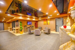Couples treatment room(s), sauna, hot tub, steam room