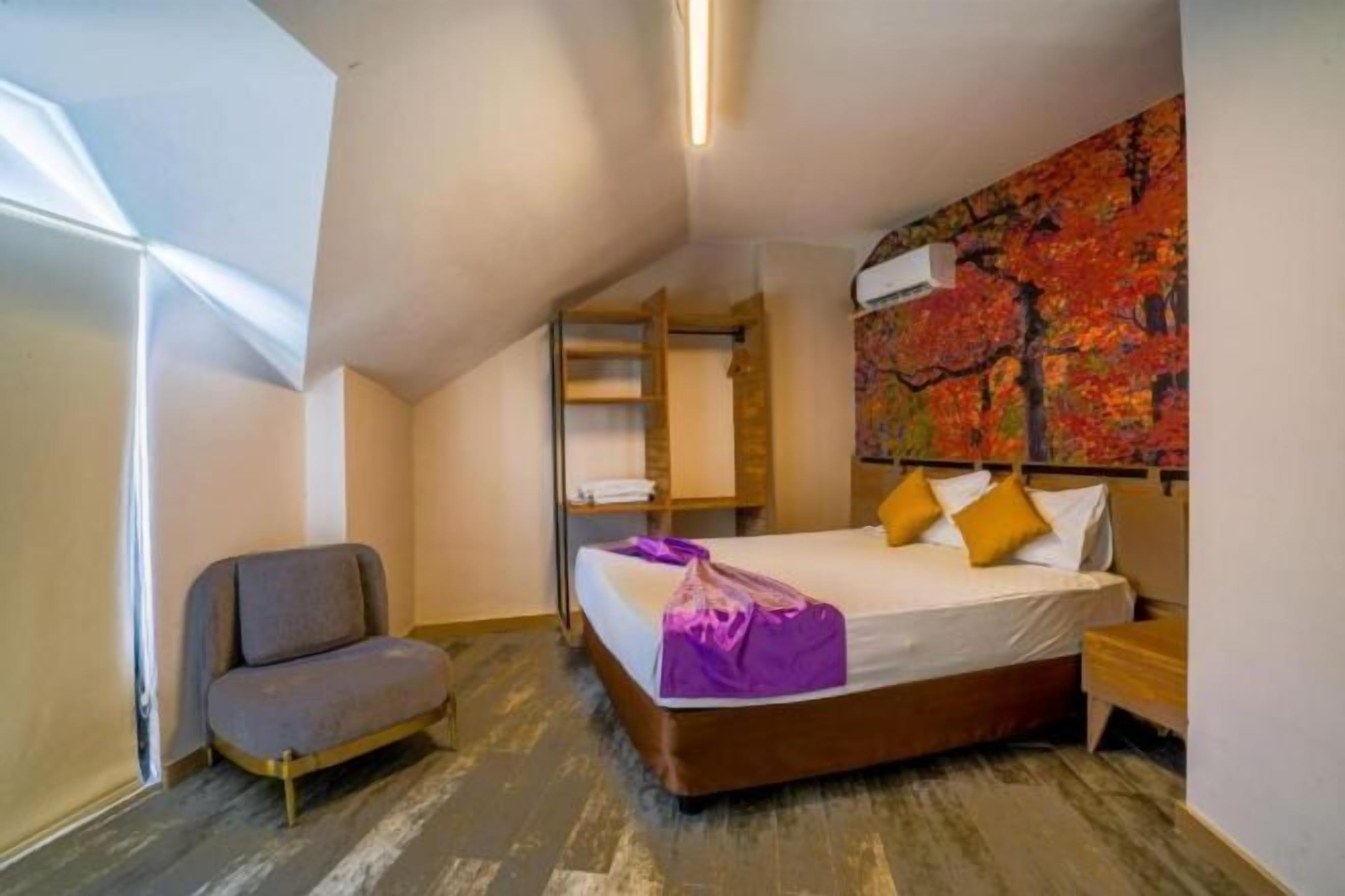 Minibar, wifi gratis y ropa de cama 