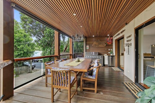 Large Family Beachhouse - Walk to Everything