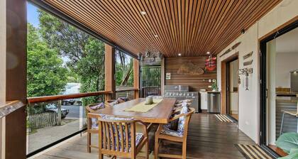 Large Family Beachhouse - Walk to Everything