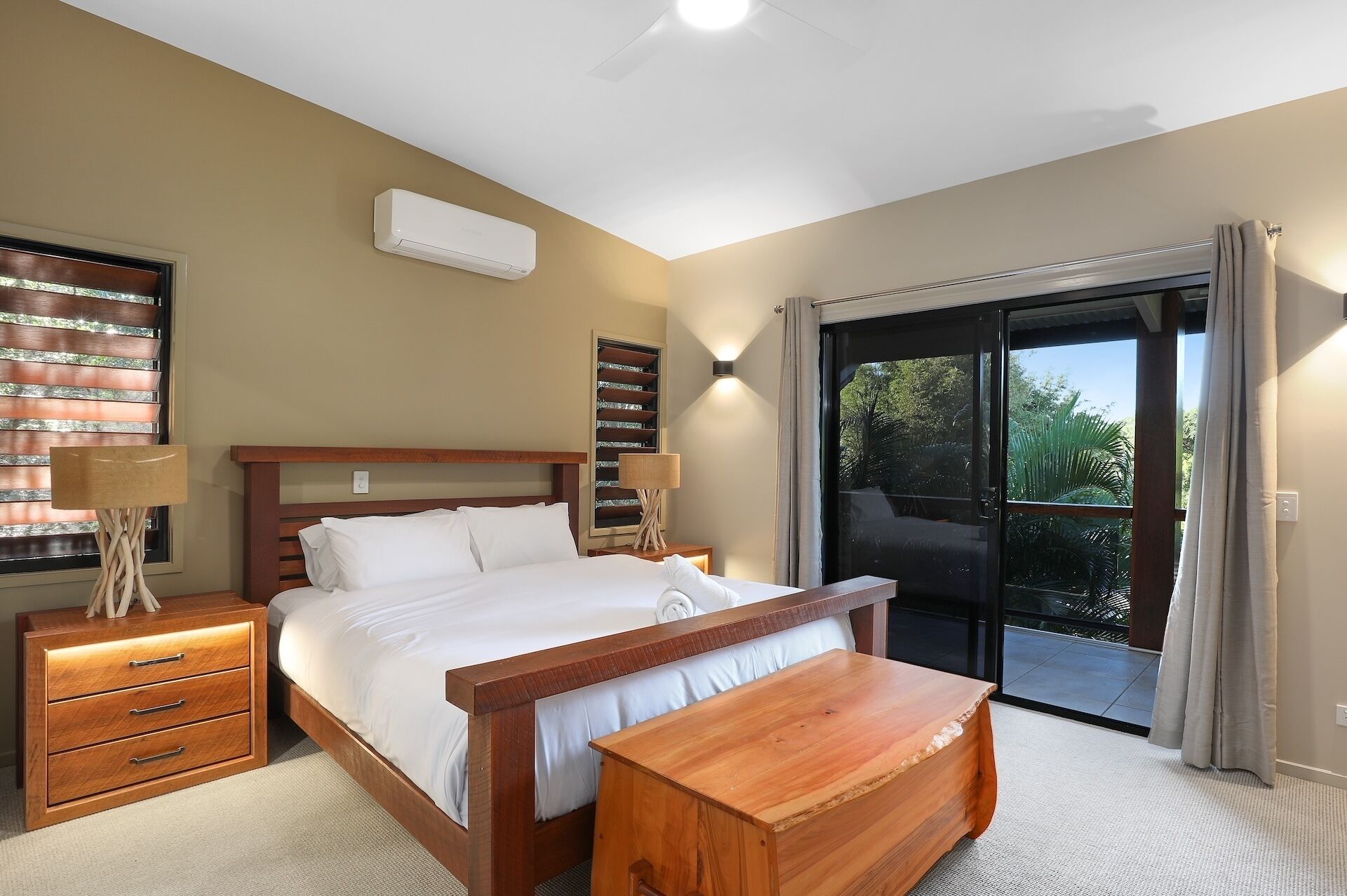 5 bedrooms, desk, free WiFi, bed sheets