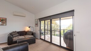 TV - 25 A Twynam Street, Jindabyne (Jindabyne)