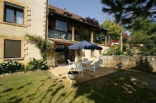 5 minutes from Sarlat. Country apartment for 4 to 5 people