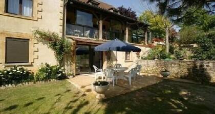 5 minutes from Sarlat. Country apartment for 4 to 5 people