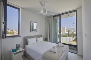 3 chambres, coffres-forts dans les chambres, bureau