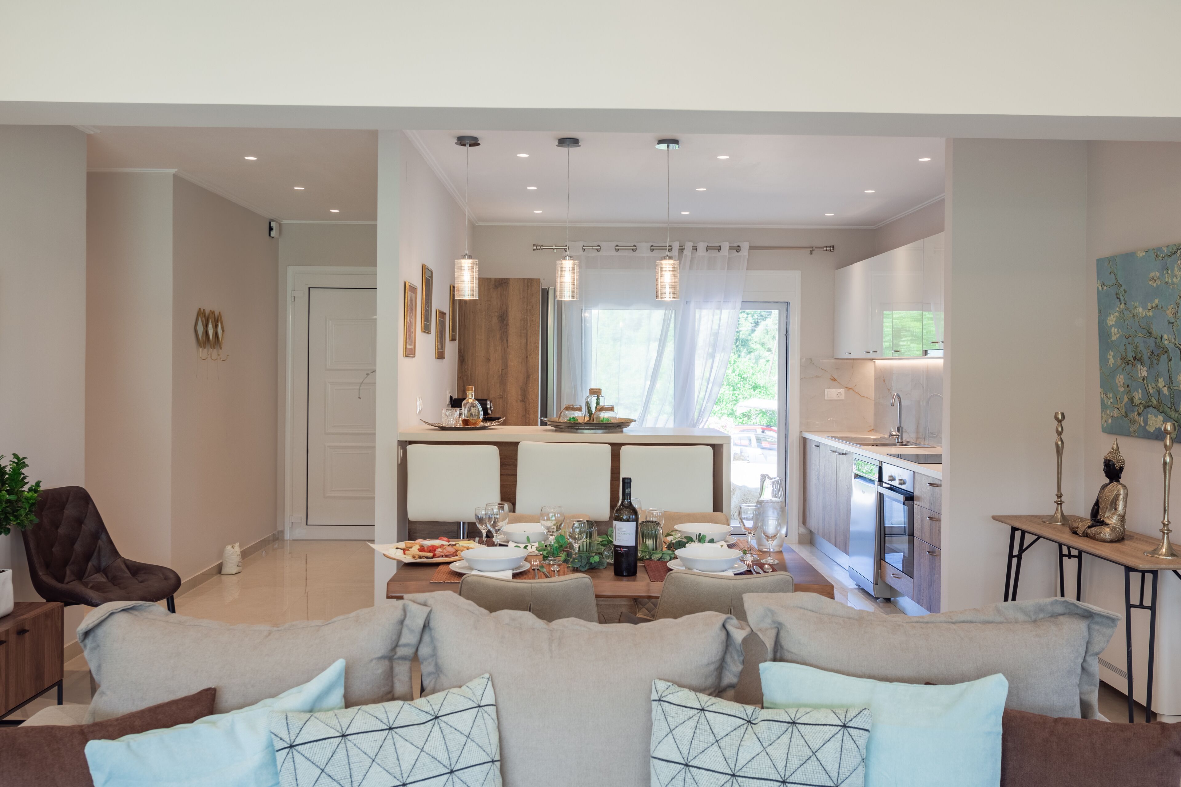 المنشأة من الداخل