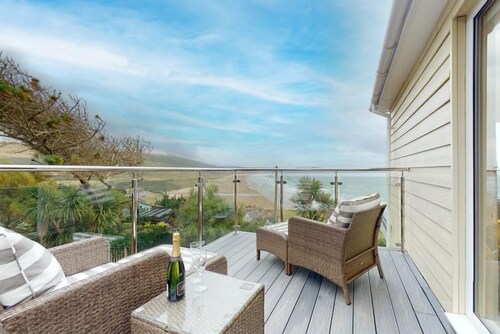 Superb Panoramic Sea Views Sleeps 10 Pet Friendly