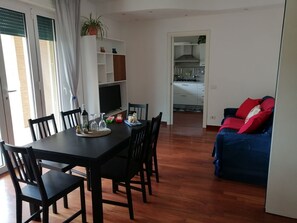 Dining - Two Steps from the Lake (Colico)