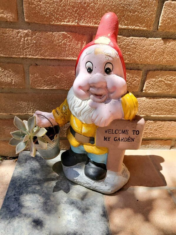 Exterior detail - Two Steps from the Lake (Colico)