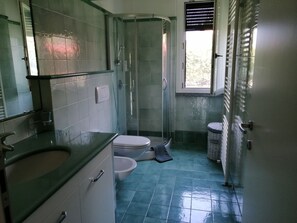 Shower, hair dryer, bidet, towels - Two Steps from the Lake (Colico)