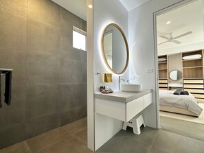 Shower, towels - Banyan Breaks - Kalbarri, WA (KALBARRI)