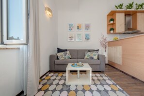 Apartment | Wohnbereich | 75-cm-LED-Fernseher mit Kabelempfang, Fernseher