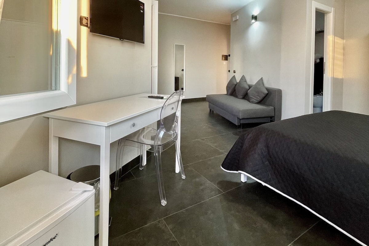 Junior Room | Minibar (free items), desk, blackout drapes