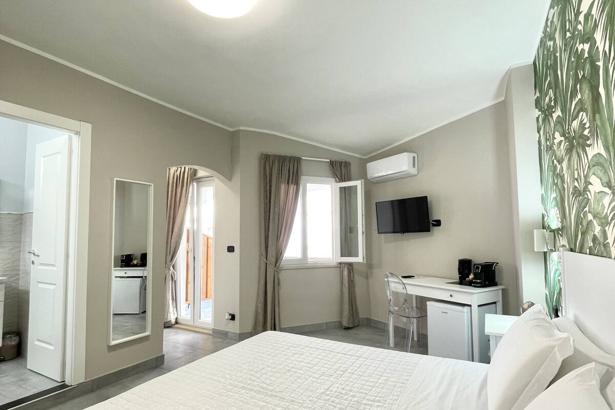 Classic Room, 1 Queen Bed, Sea View, Beachside | Minibar (free items), desk, blackout drapes