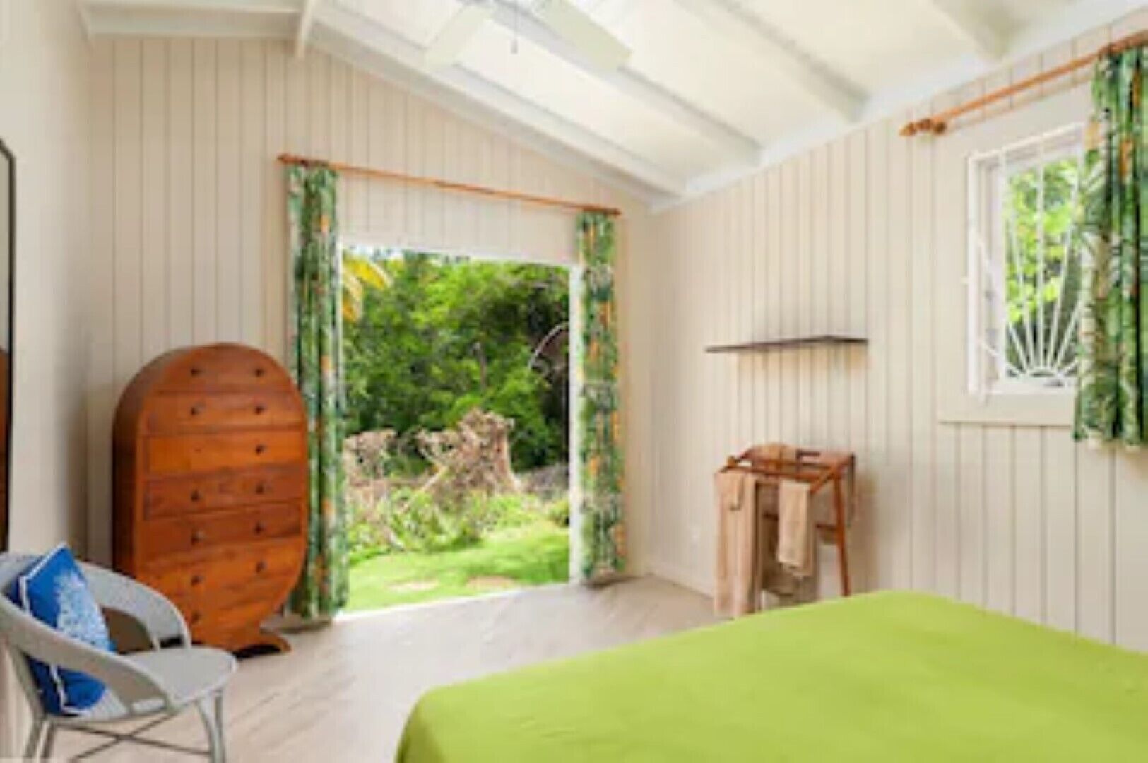 4 bedrooms, in-room safe, desk, iron/ironing board