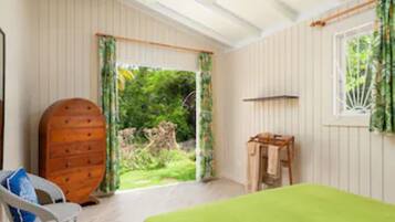 4 bedrooms, in-room safe, desk, iron/ironing board
