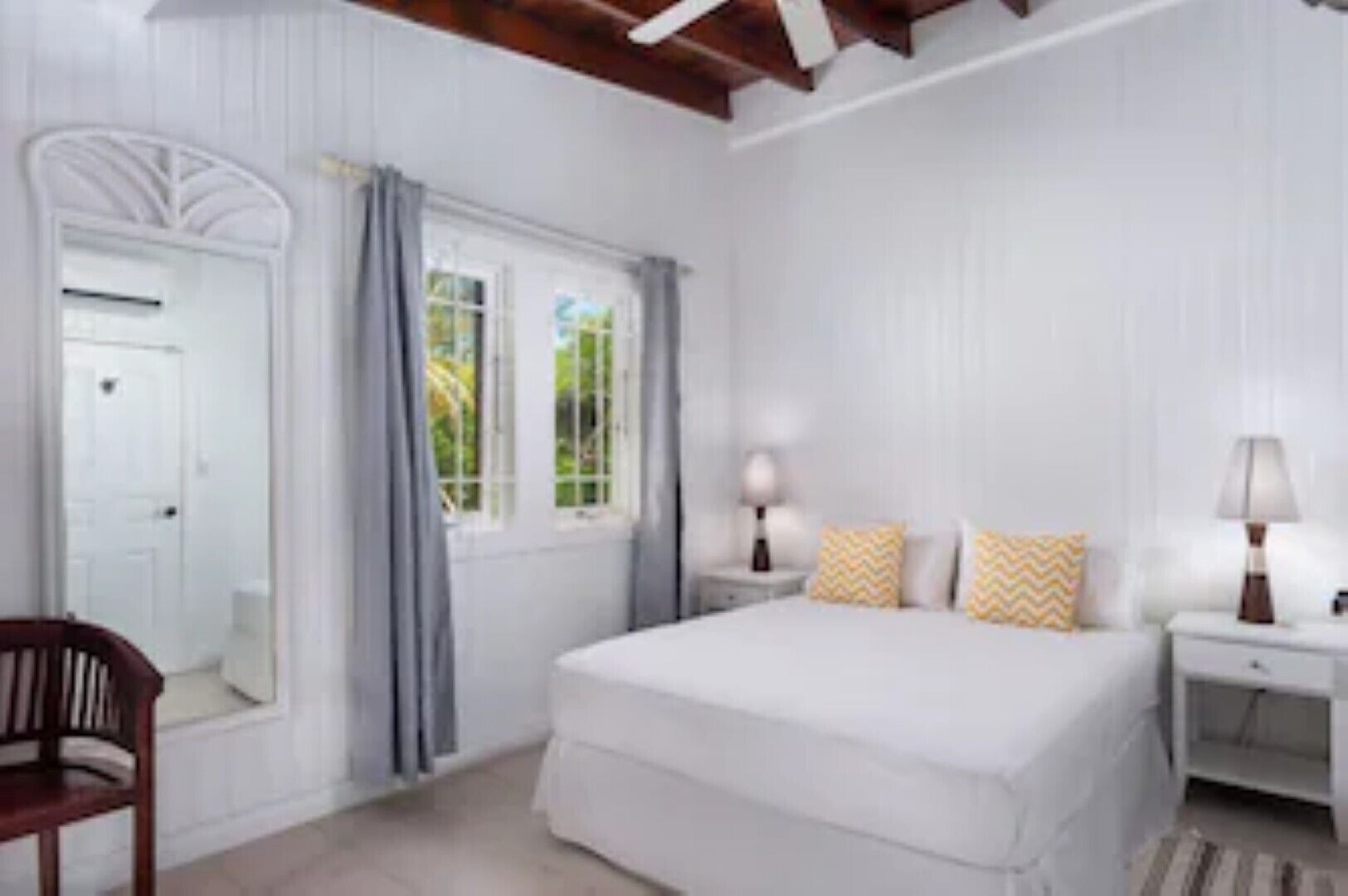 4 bedrooms, in-room safe, desk, iron/ironing board