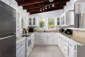 冰箱、微波炉、烤箱、炉灶